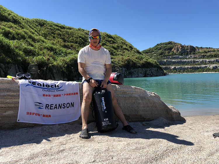 Melancong melalui Alam, Kalis Air Pertama: Ransel kalis air yang direka bentuk secara unik dari Sealock Outdoor