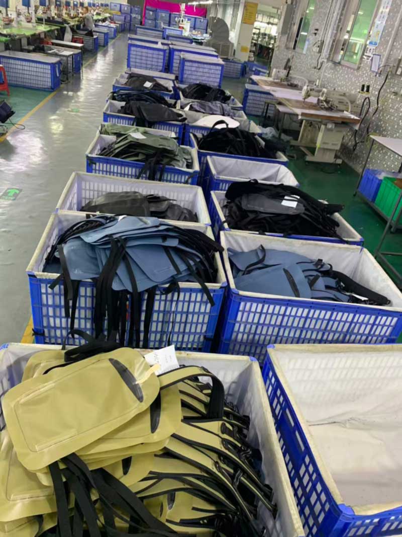 Enam Warna Satu Ransel Melalui Talian Yang Sama