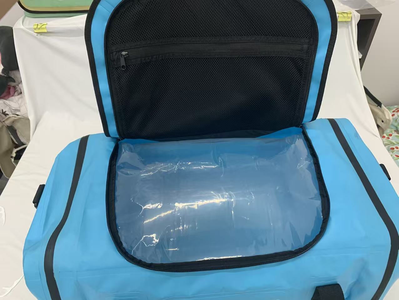 interior mesh zip pocket and welded waterproof lining in duffel
